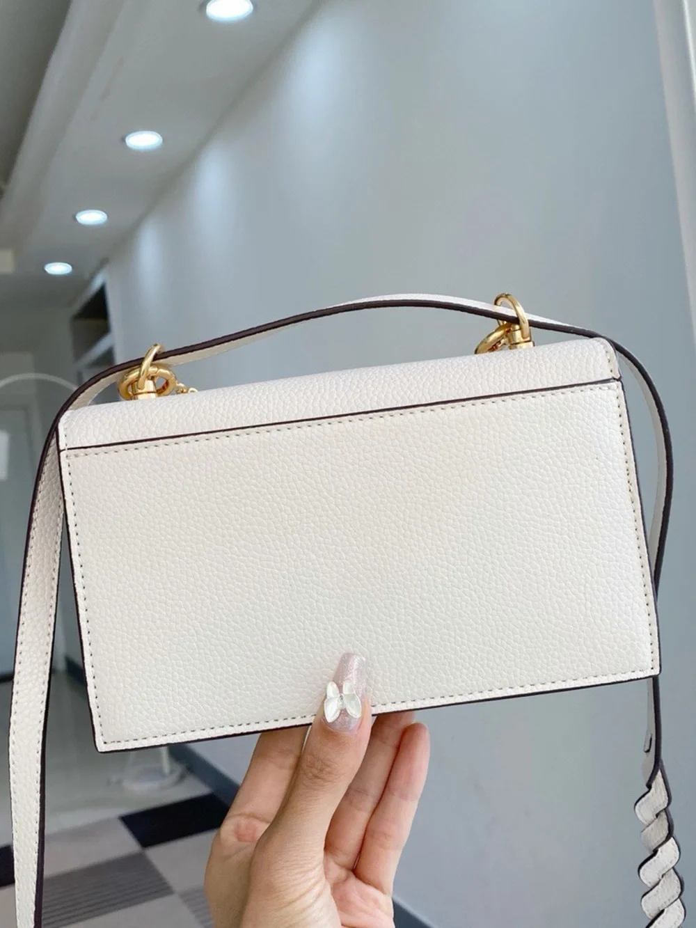 Tory Burch Cream Leather Shoulder Bag with Gold Chain